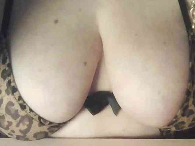 peachyshow Live Webcam on BongaCams