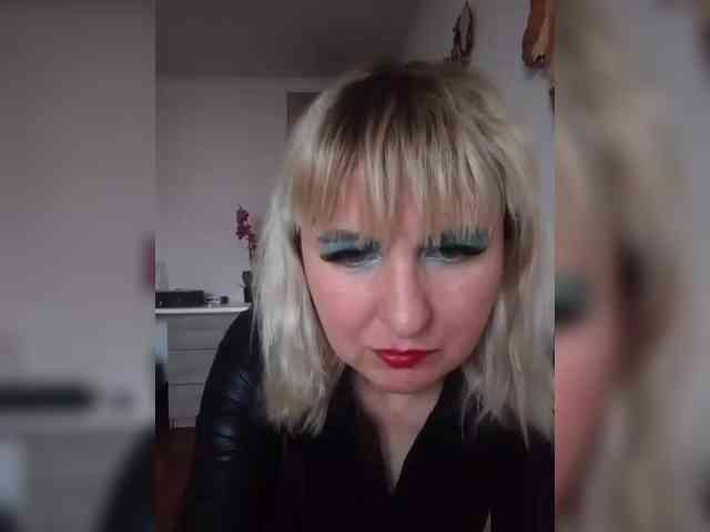 Lady_in_Red webcam