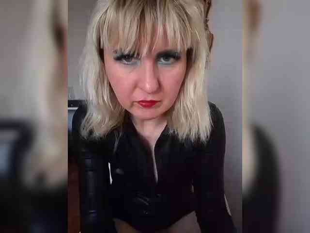 Lady_in_Red webcam