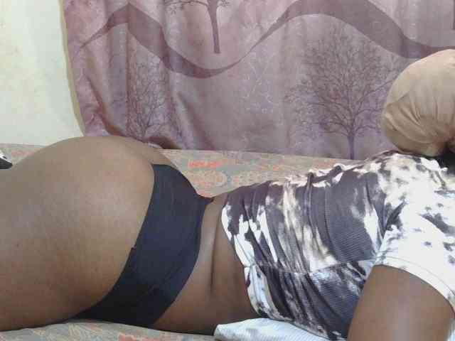 live on webcam Freaky-amina