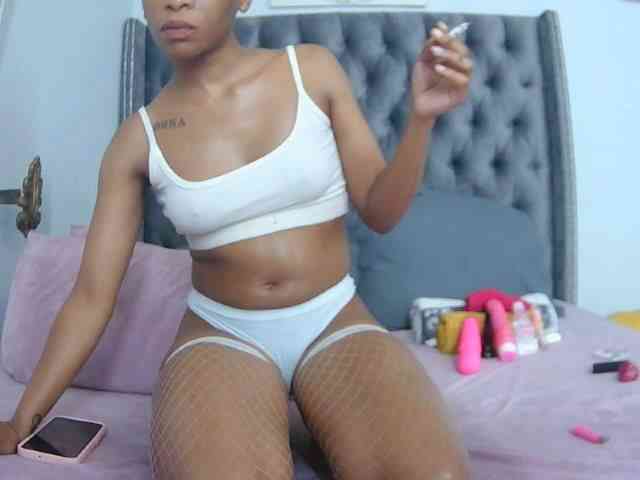 LolaDoll4 webcam