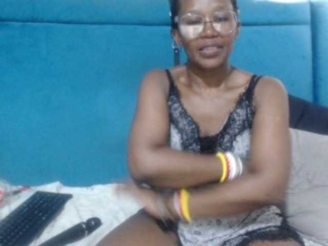 Sheila80's BongaCams show and profile