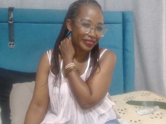 Sheila80's BongaCams show and profile