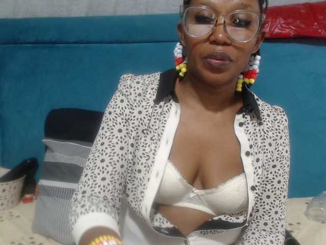 Sheila80's BongaCams show and profile