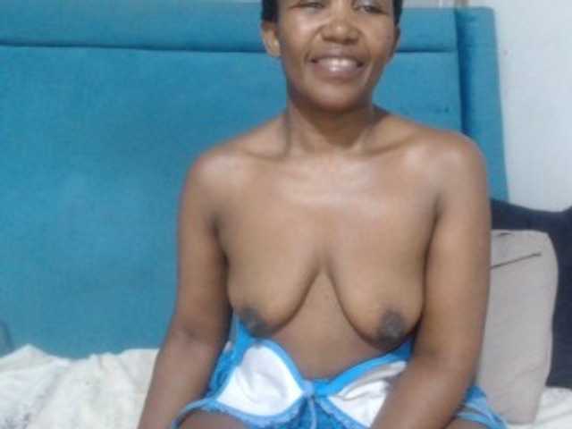 Sheila80's BongaCams show and profile