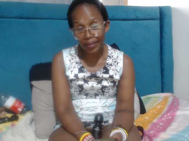 Sheila80's BongaCams show and profile