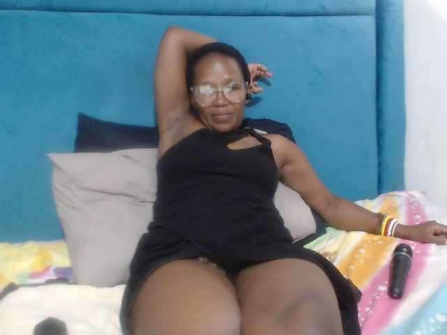 Sheila80's BongaCams show and profile