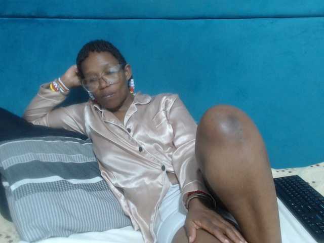 Sheila80's BongaCams show and profile