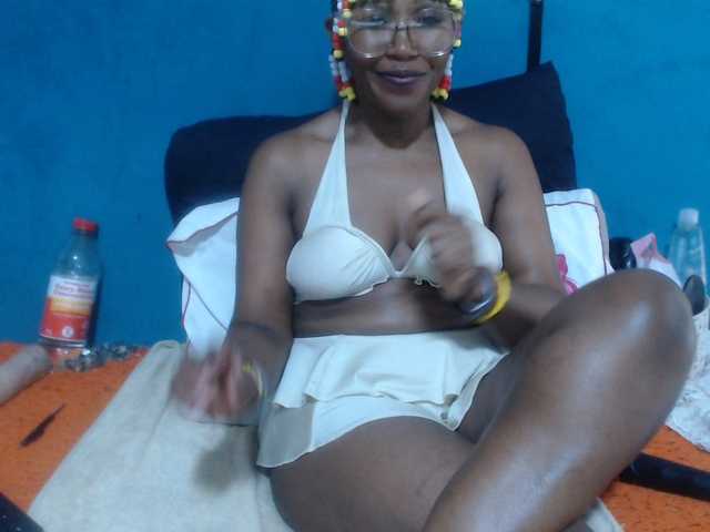 Sheila80's BongaCams show and profile