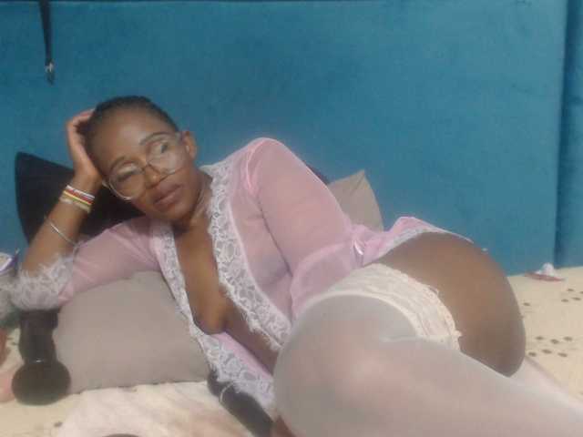 Sheila80's BongaCams show and profile