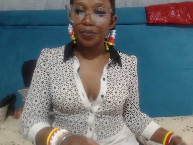 Sheila80's BongaCams show and profile