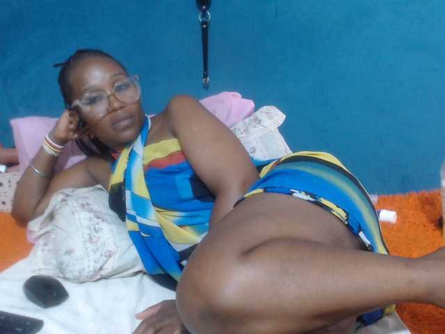 Sheila80's BongaCams show and profile