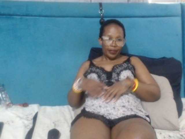 Sheila80's BongaCams show and profile