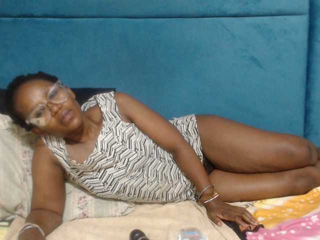 Sheila80's BongaCams show and profile