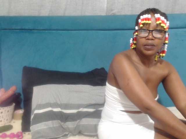 Sheila80's BongaCams show and profile