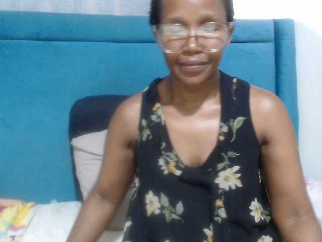 Sheila80's BongaCams show and profile