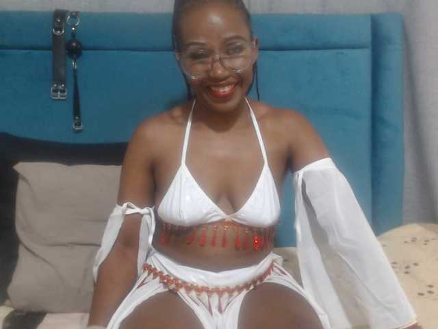 Sheila80's BongaCams show and profile