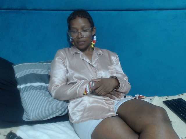 Sheila80's BongaCams show and profile