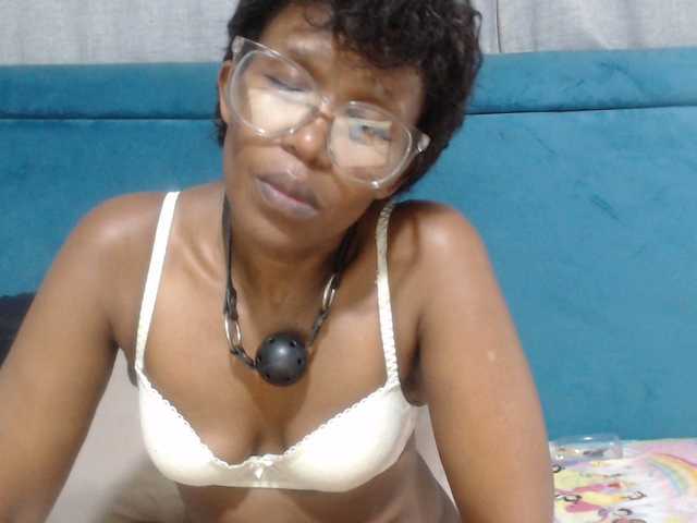 Sheila80's BongaCams show and profile