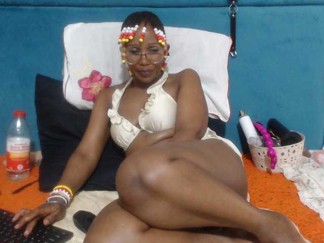 Sheila80's BongaCams show and profile