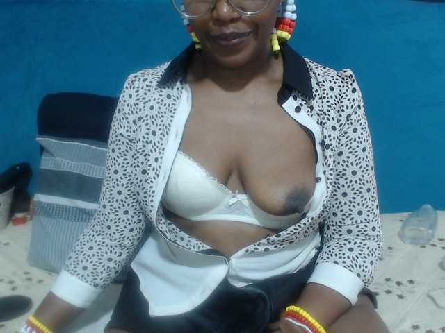 Sheila80's BongaCams show and profile