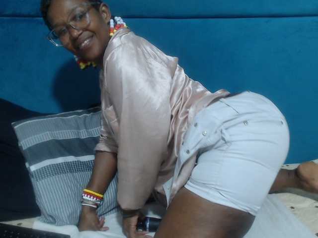 Sheila80's BongaCams show and profile