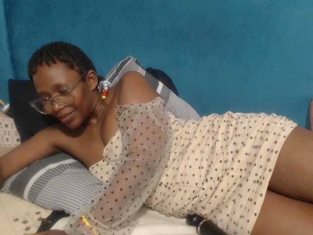 Sheila80's BongaCams show and profile