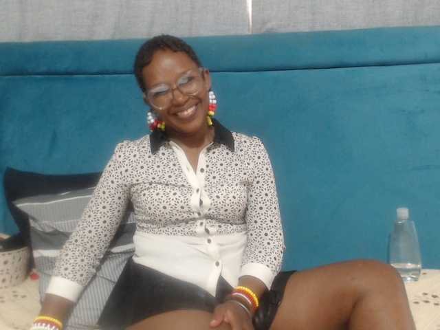 Sheila80's BongaCams show and profile