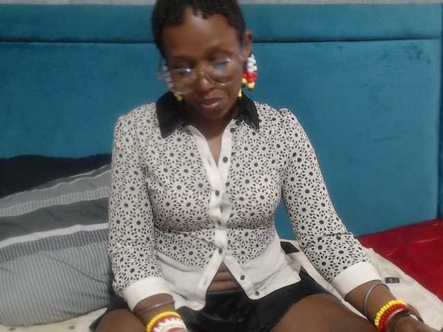 Sheila80's BongaCams show and profile