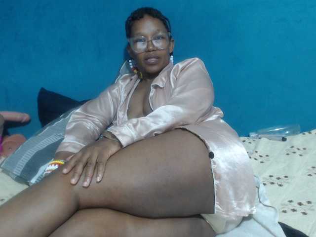 Sheila80's BongaCams show and profile