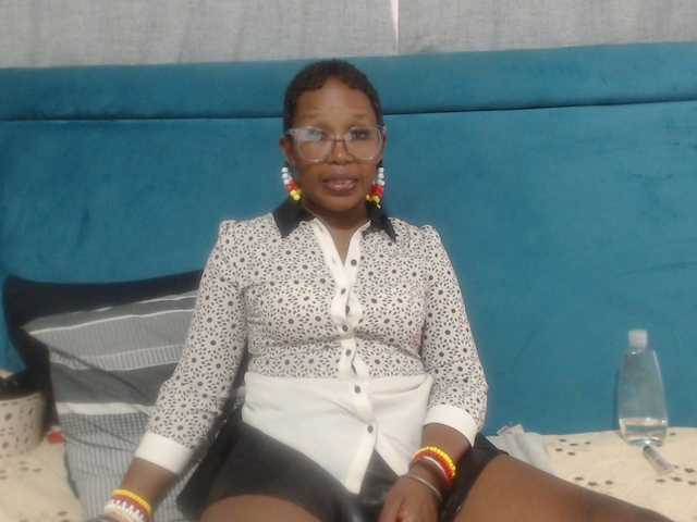 Sheila80's BongaCams show and profile