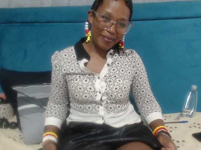 Sheila80's BongaCams show and profile