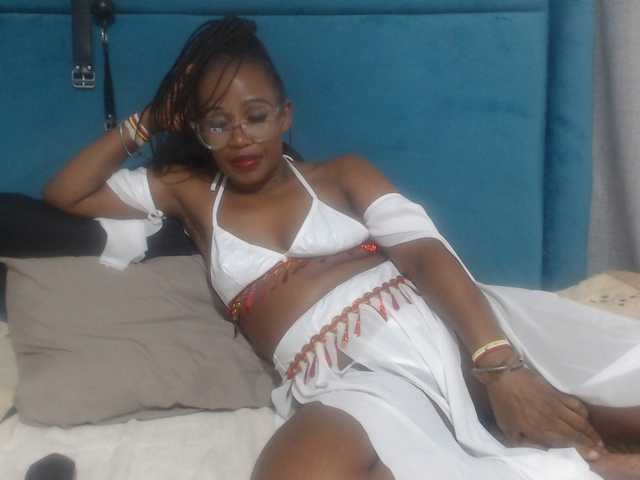 Sheila80's BongaCams show and profile