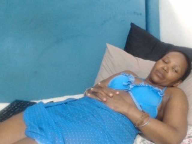 Sheila80's BongaCams show and profile