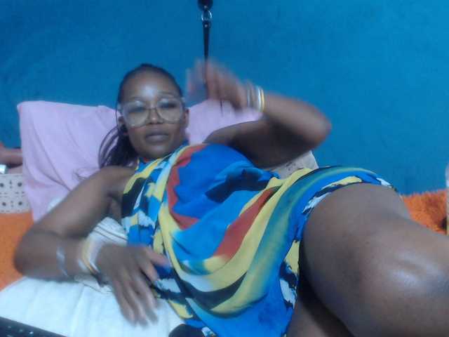 Sheila80's BongaCams show and profile