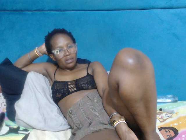 Sheila80's BongaCams show and profile