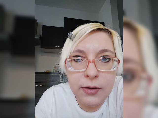 Vika211's BongaCams show and profile