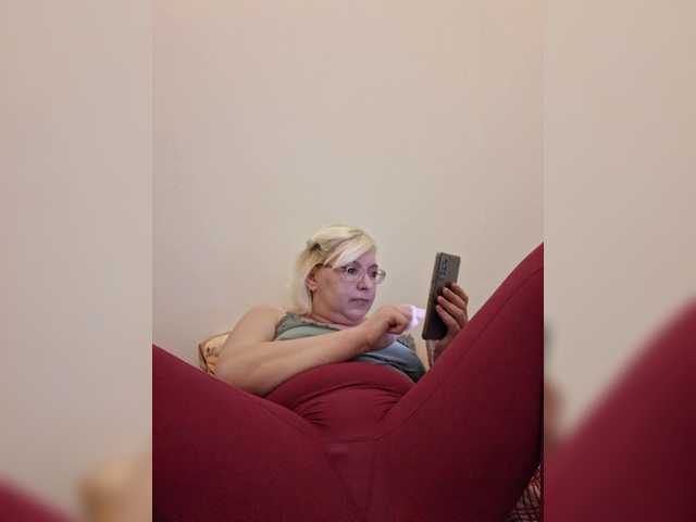 Vika211's BongaCams show and profile