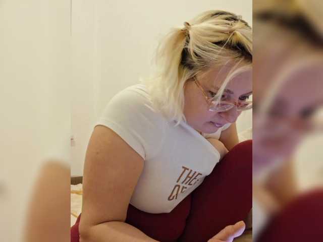 Vika211's BongaCams show and profile