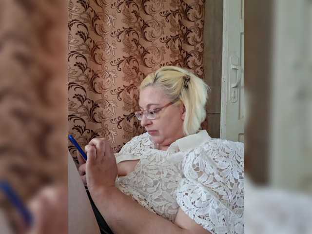 Vika211's BongaCams show and profile