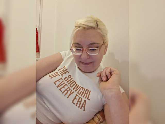 Vika211's BongaCams show and profile