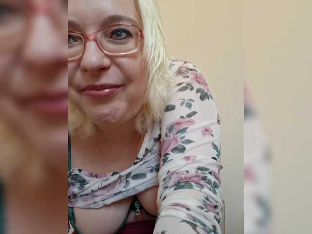 Vika211's BongaCams show and profile