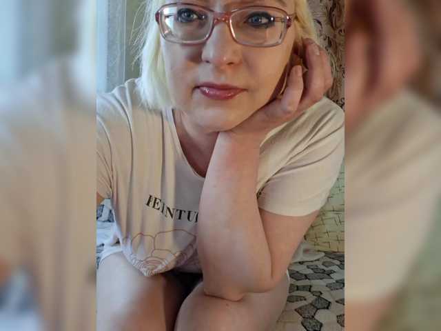 Vika211's BongaCams show and profile