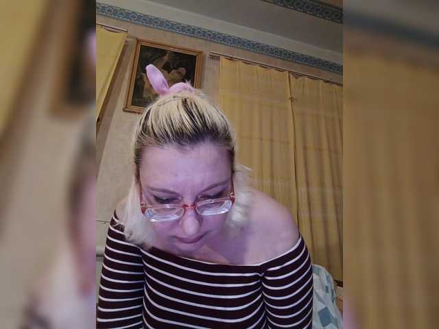 Vika211's BongaCams show and profile