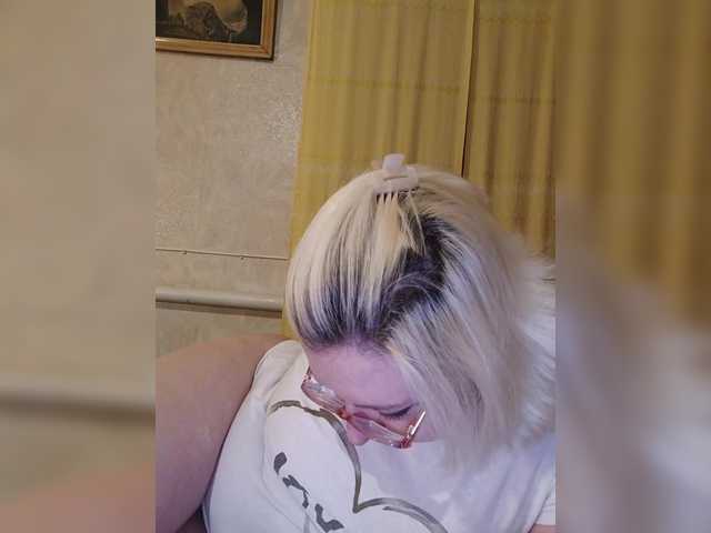 Vika211's BongaCams show and profile