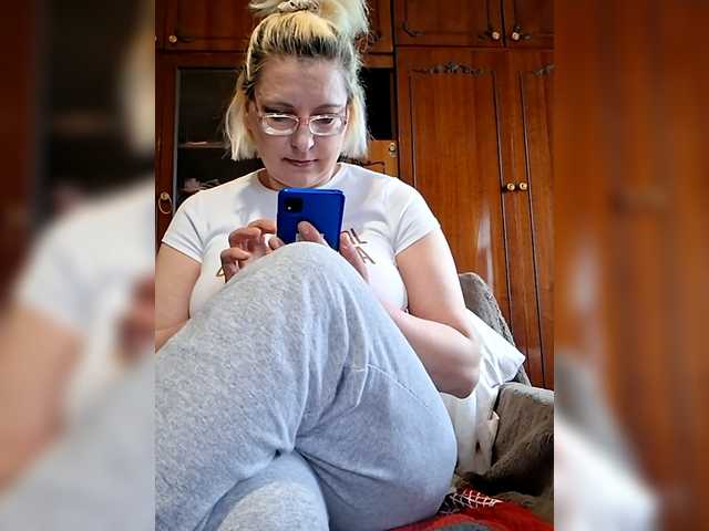 Vika211's BongaCams show and profile