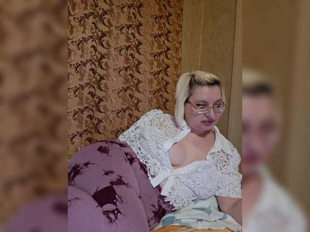 Vika211's BongaCams show and profile