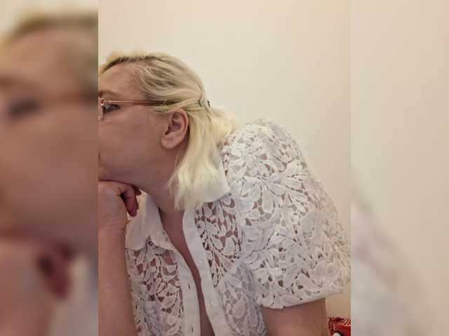 Vika211's BongaCams show and profile