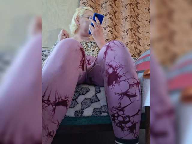 Vika211's BongaCams show and profile