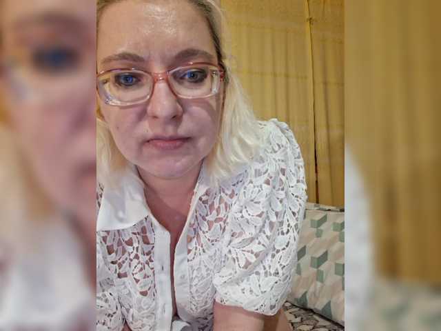 Vika211's BongaCams show and profile